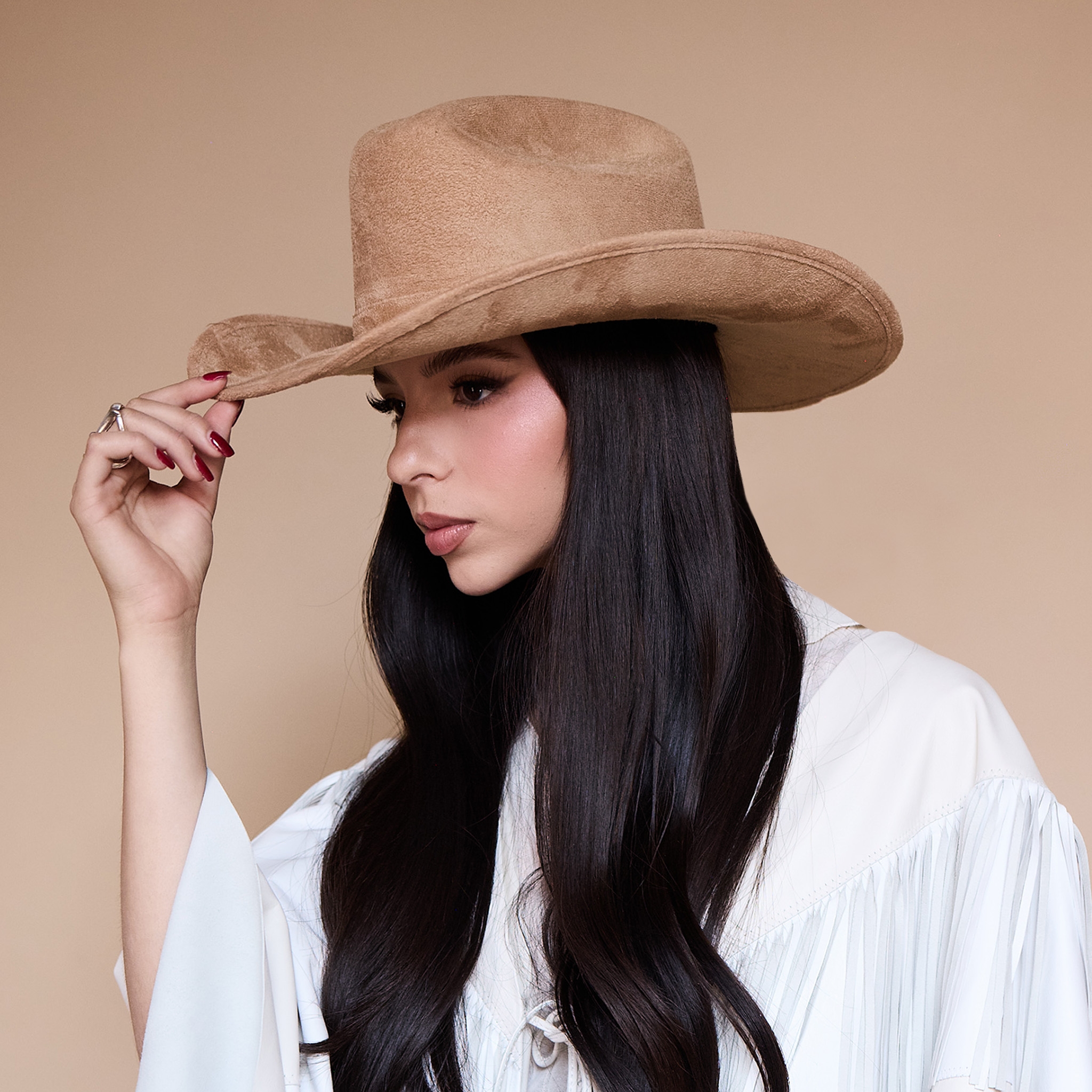 Ángela Aguilar borra todas sus fotos de Instagram