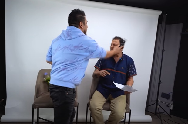 Fedelobo golpea a Luisito Rey con una botella de vidrio