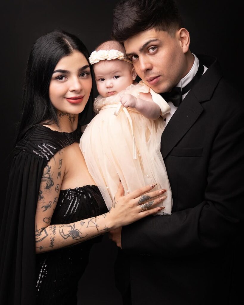 Karely Ruiz y su hija