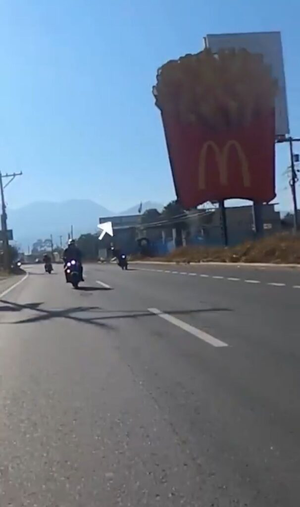 Motociclista choca contra cmaioneta