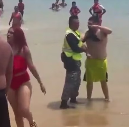 Pelea en playa de Acapulco