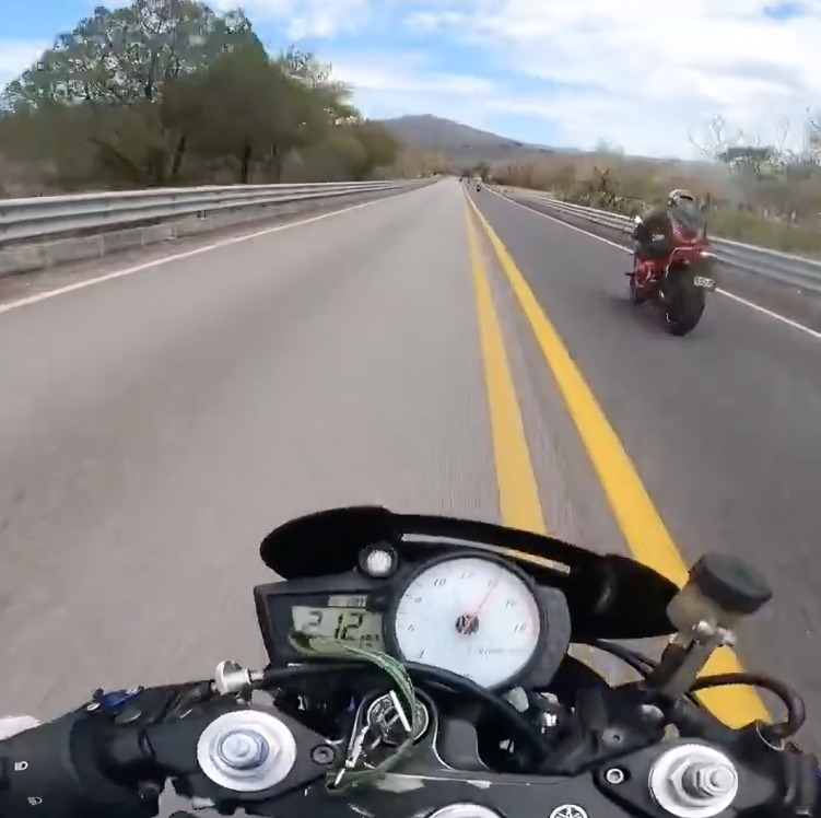 Motos a velocidad considerable en Guerrero
