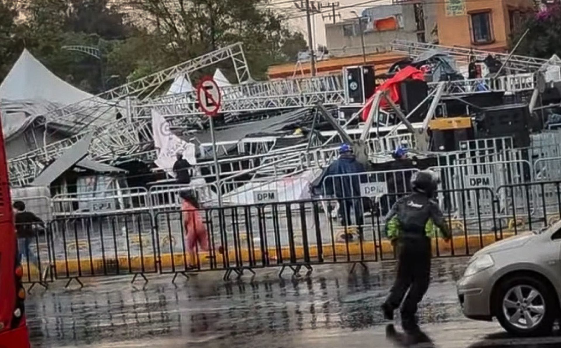 Así fue caída de escenario en la Gustavo A. Madero