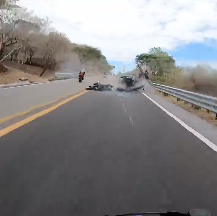 Video de incidente vial en carretera de Guerrero