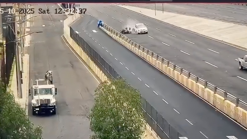 Condctor atropella a ladrones tras serie de asaltos