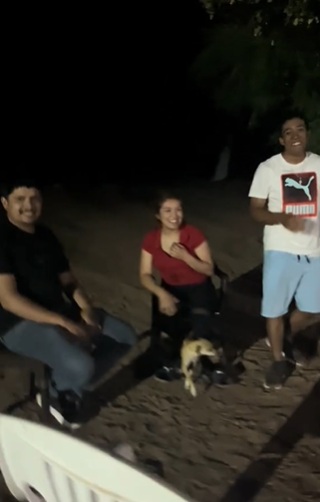Familia realiza fogata 