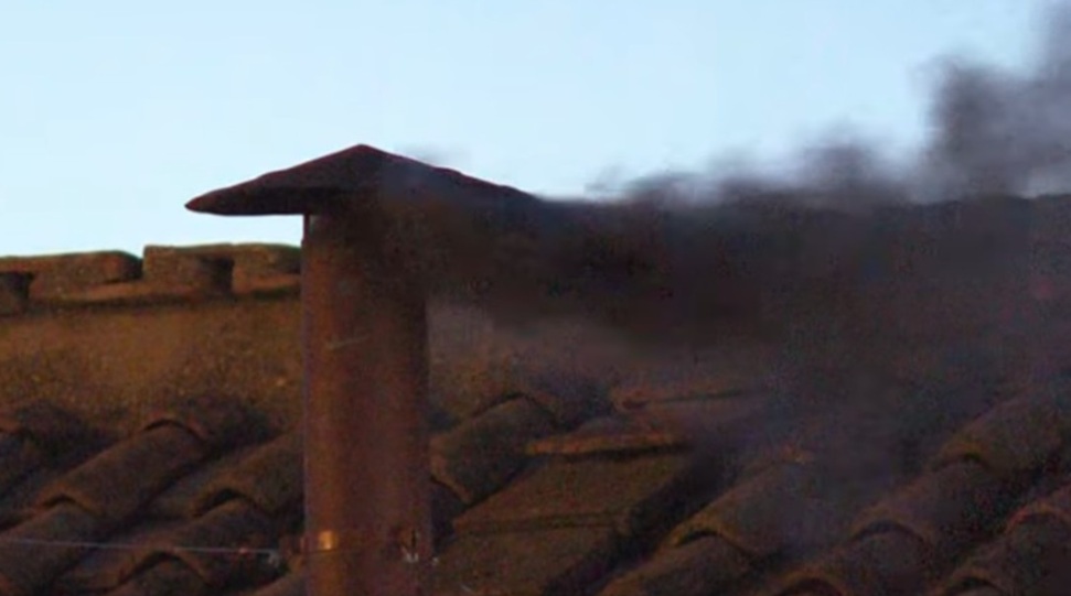 Humo negro para anunciar al nuevo papa