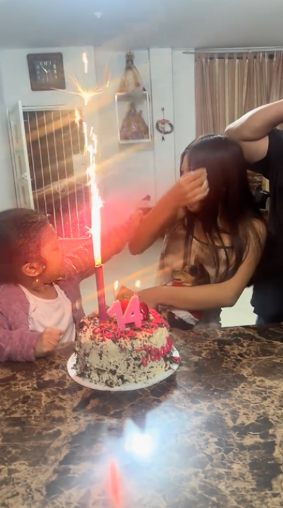 Niña agrede a cumpleañera porque no la dejó apagar las velas