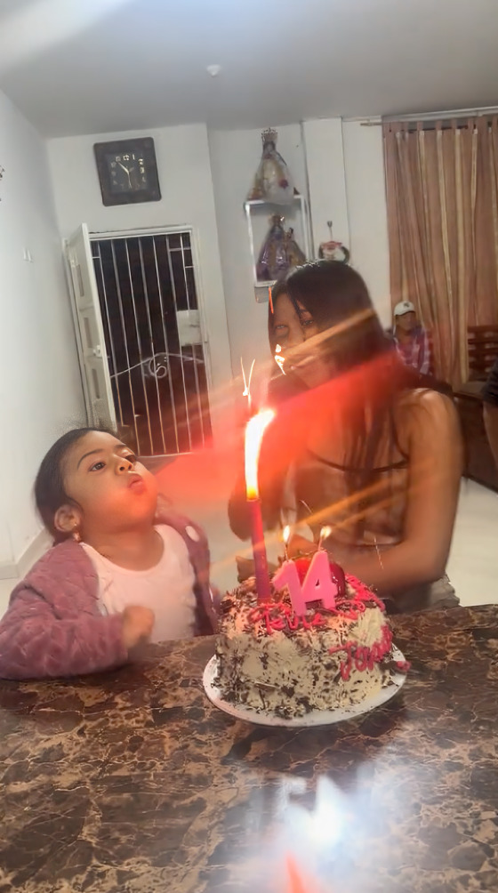 Niña agrede a cumpleañera porque no la dejó apagar las velas