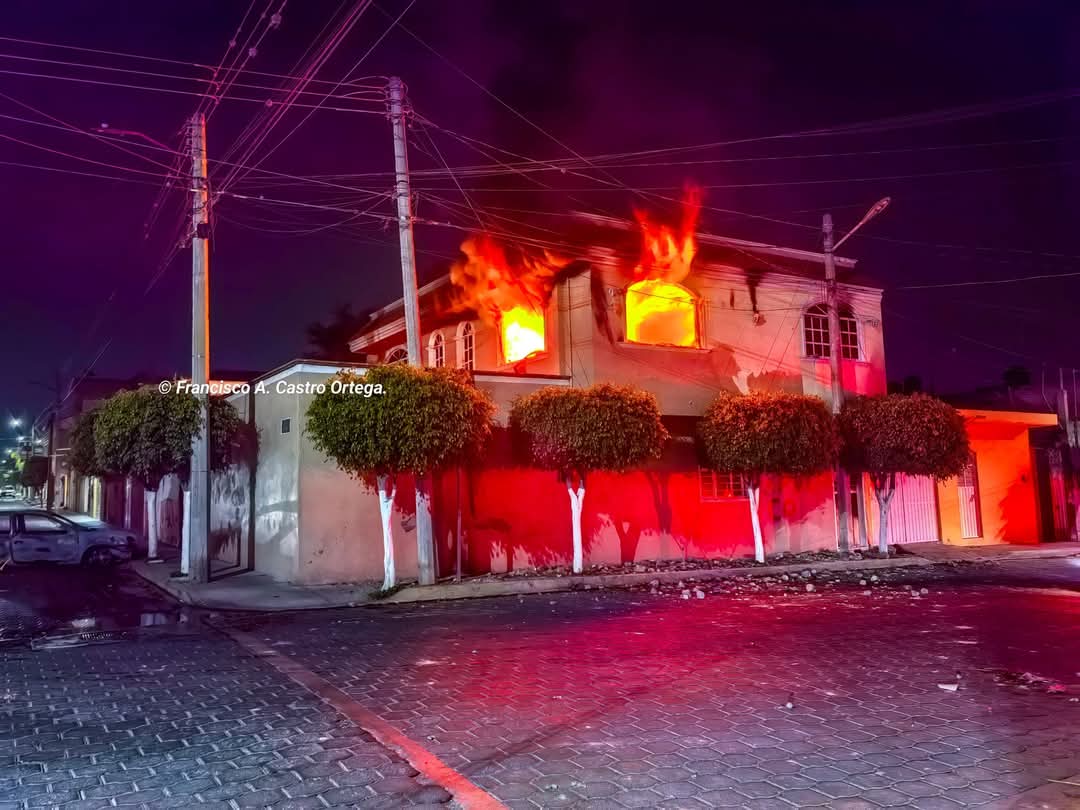 Habitantes de Tehuacán incendian casa de agresores