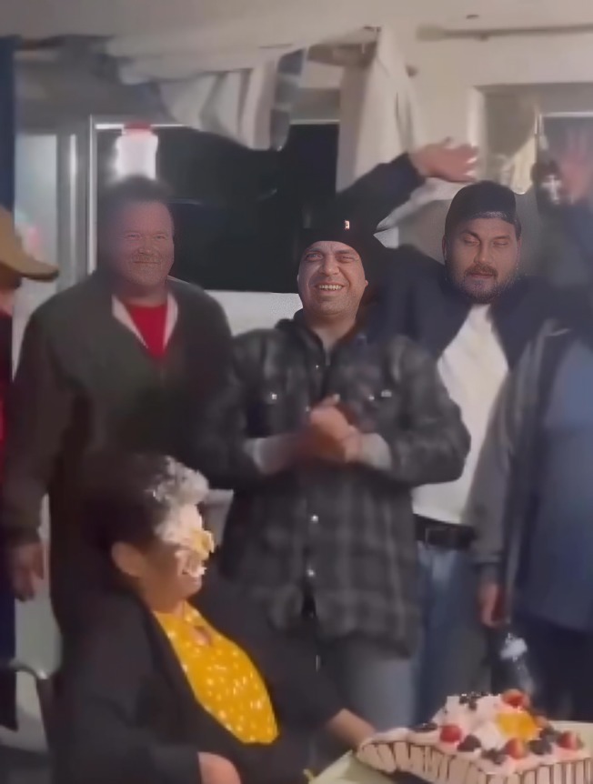 Redes critican a hombre por agredir a abuelita
