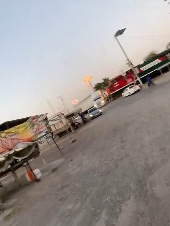 Tren embiste a tráiler y provoca fuerte explosión