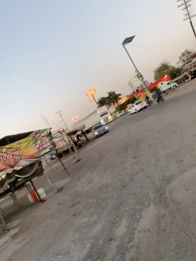Tren embiste a tráiler y provoca fuerte explosión