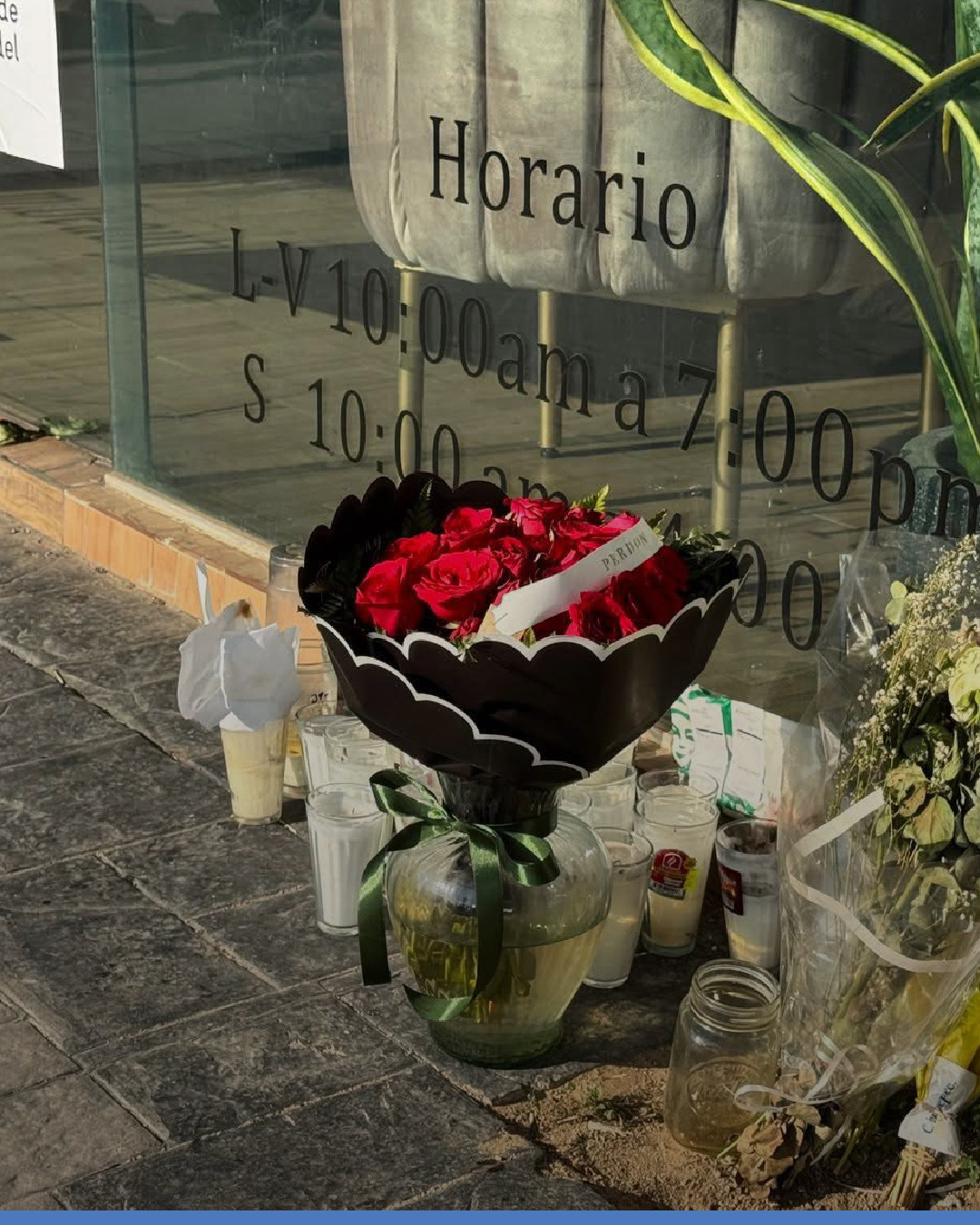 Valeria Márquez: dejan ramo de rosas con mensaje de perdón