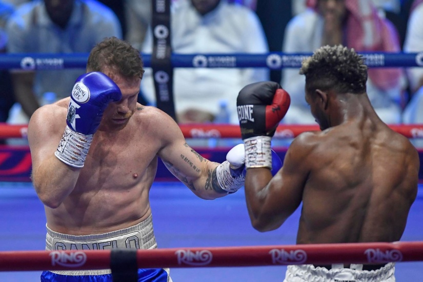 Canelo Álvarez manda consejo a boxeador cubano