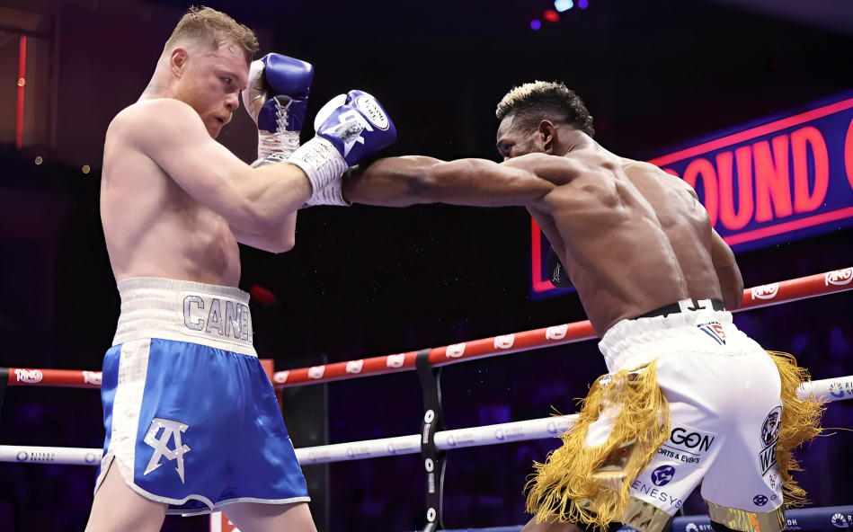 William Scull se burla de la victoria de Canelo Álvarez