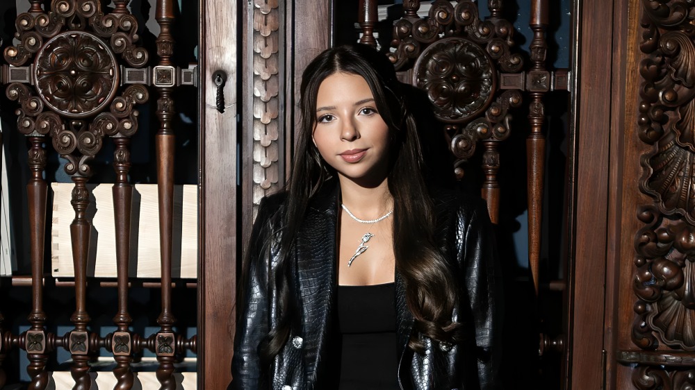 Ángela Aguilar presume donación a migrantes