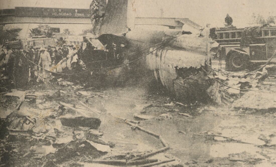 Avión se desploma minutos después del despegue