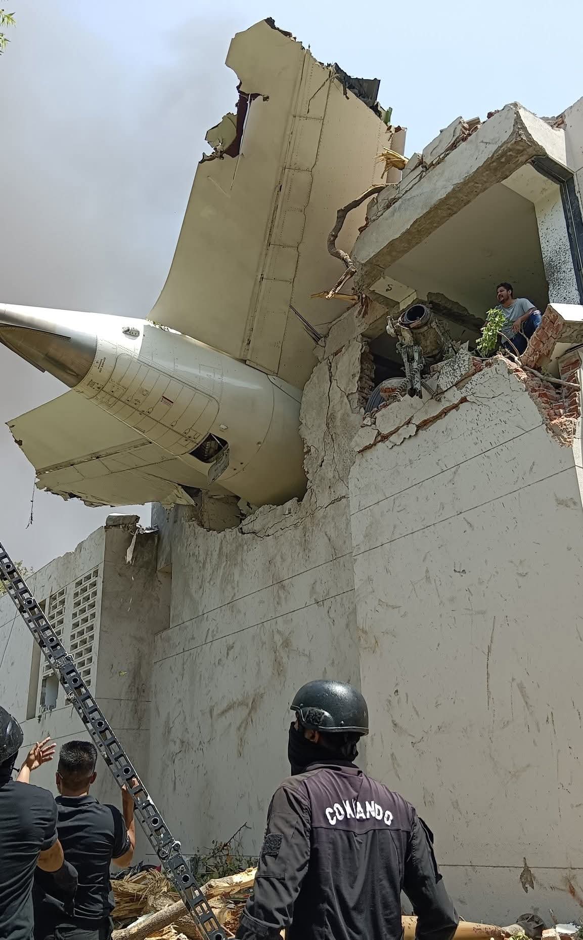 Avión Air India se estrella tras despegue