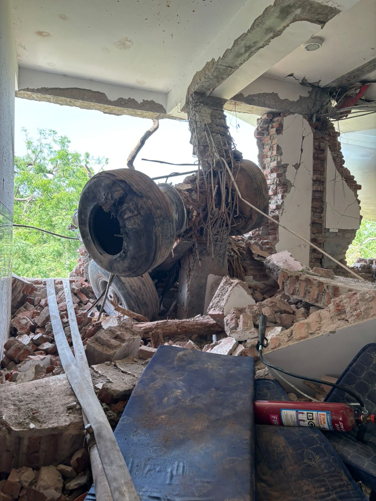 Avión Air se estrella tras despegue