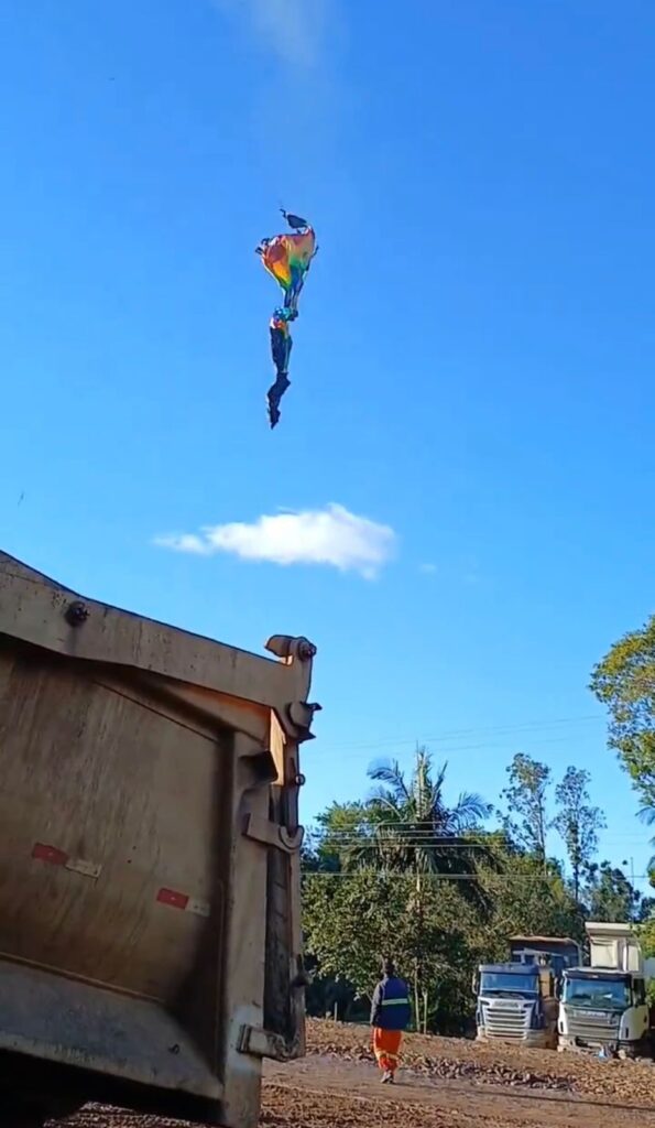 Globo aerostático cae con pasajeros dentro en Brasil