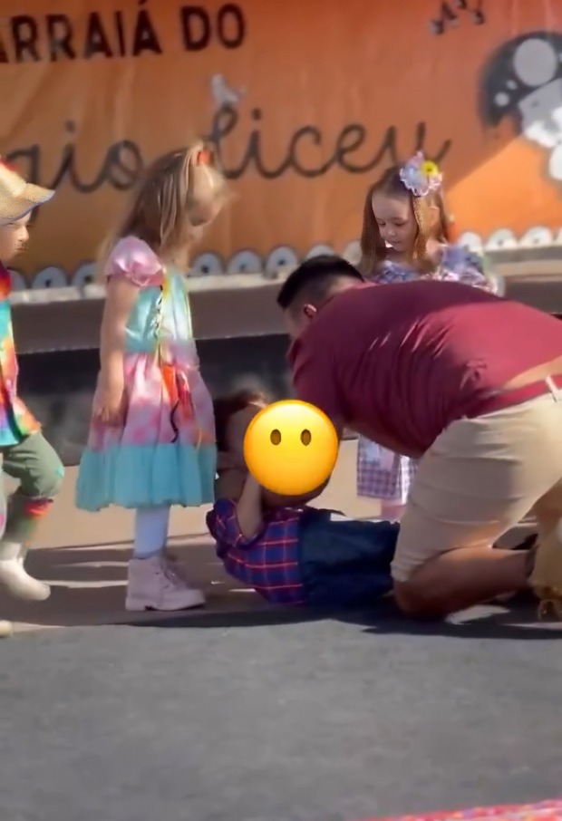 Hombre acusa a niño de hacerle bullying a su hijo