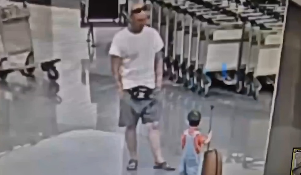 Hombre agrede a menor de 2 años