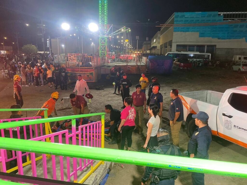 Juego mecánico en la feria El Carmen en NL se desplomó