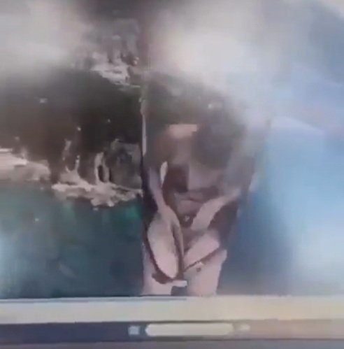 Modelo sufre ataque de pánico durante vuelo en parapente