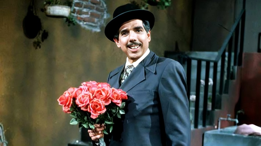 Profesor Jirafales con flores
