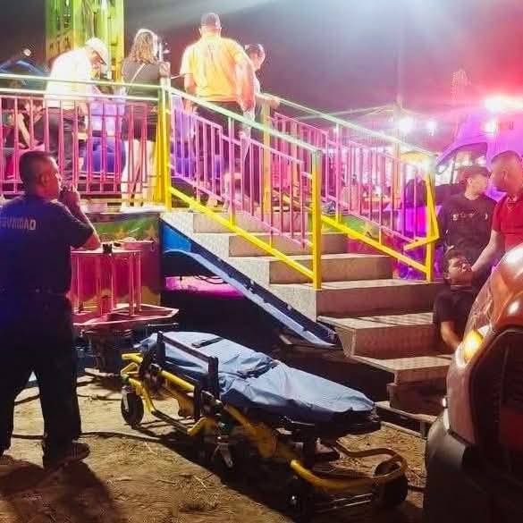 Quince lesionados tras desplome de juego mecánico en Nuevo León