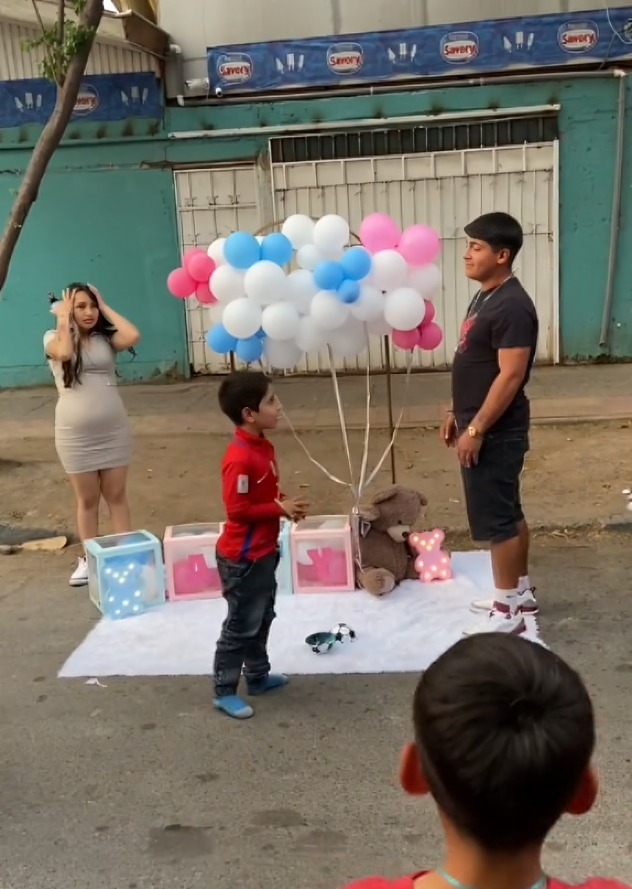 Redes critican a niño por arruinar revelación de género