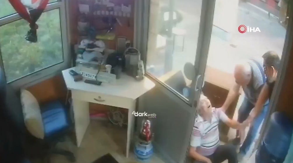 Taxista sufre infarto y a su amigo le da un paro cardiaco