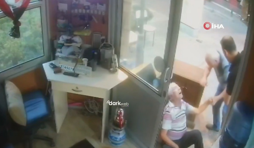 Taxista y amigo que intantaba ayudarlo sufren paro cardiaco