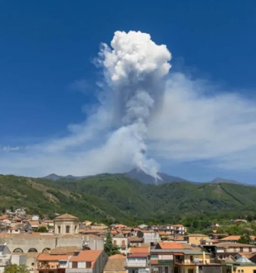Volcán Etna entra en actividad