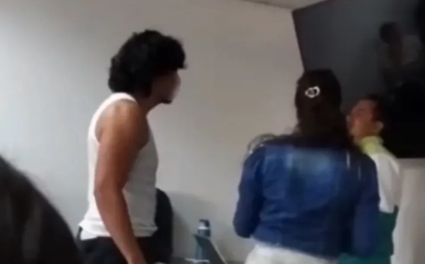 Alumno pelea con maestro en la uni