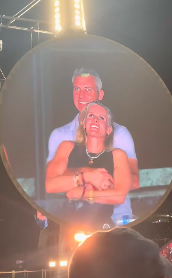 Coldplay exhibe infidelidad de CEO de Astronomer