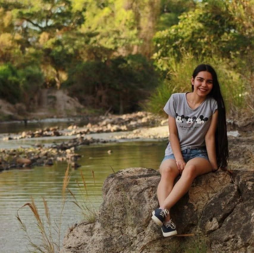Joven muere en su luna de miel; su esposo la fotografiaba