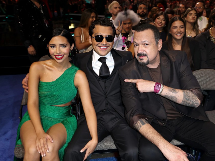 Nodal y Pepe Aguilar cantan juntos
