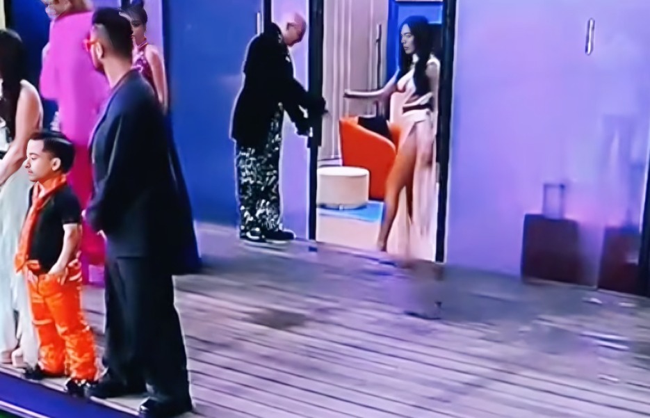Facundo le levanta vestido a Priscila