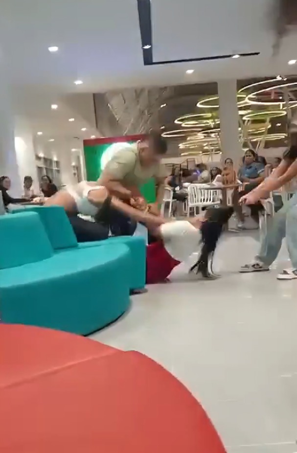 Amante es golpeada por esposa
