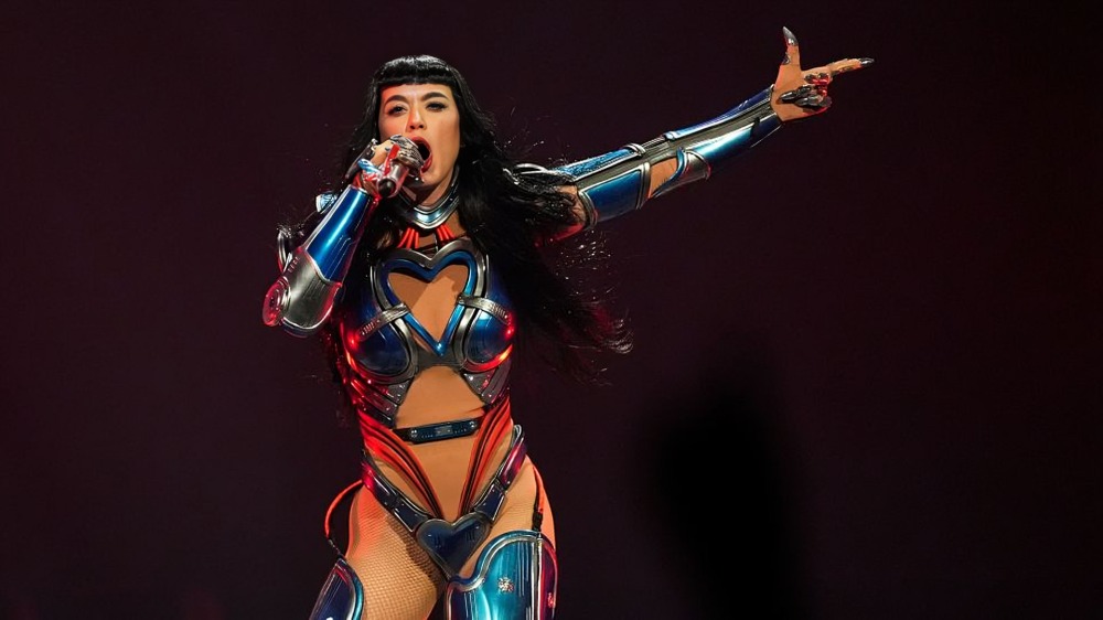 Katy Perry se electrocuta en concierto