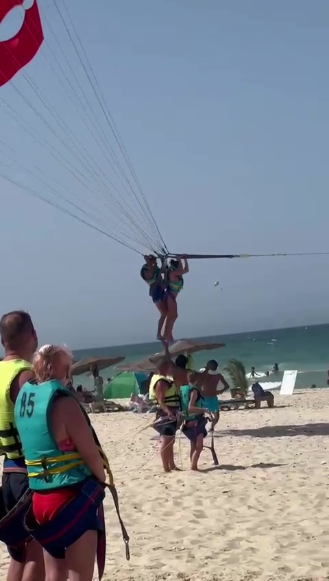 Mujer sufre abuso sexual durante vuelo en parapente
