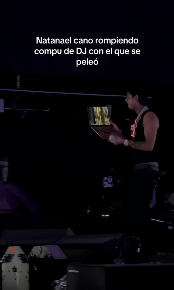 Natanael Cano golpea a su DJ en pleno festival
