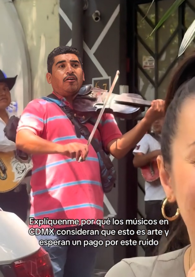 Redes critican a influencer rusa por burlarse de la música mexicana