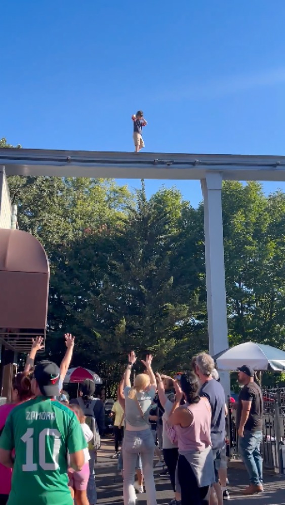 Rescatan a niño periddo de parque de atracciones en Pensilvania