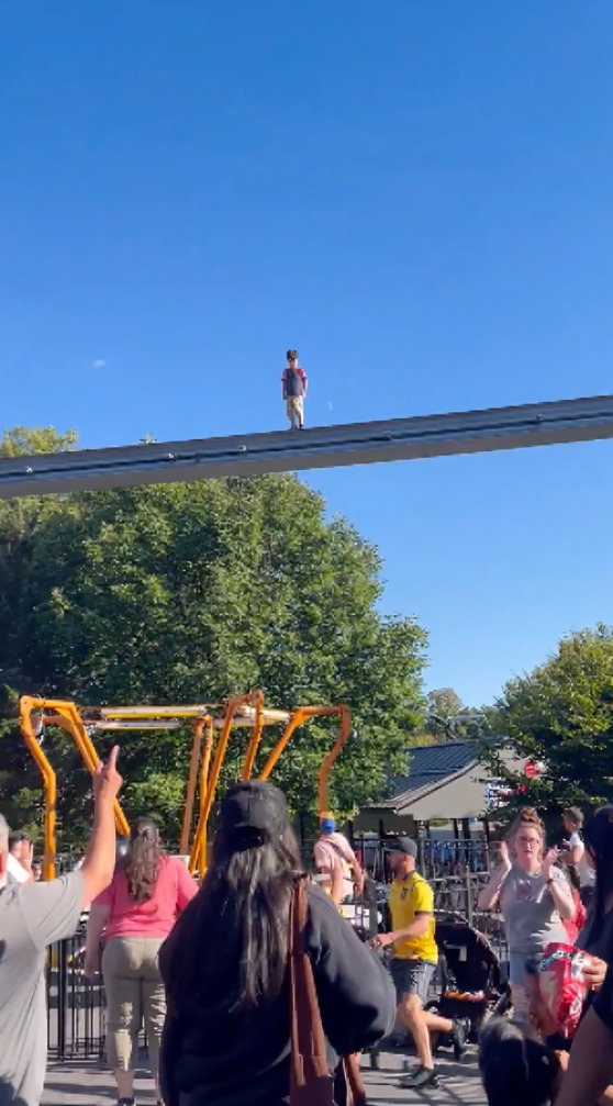 Rescatan a niño periddo de parque de atracciones en Pensilvania