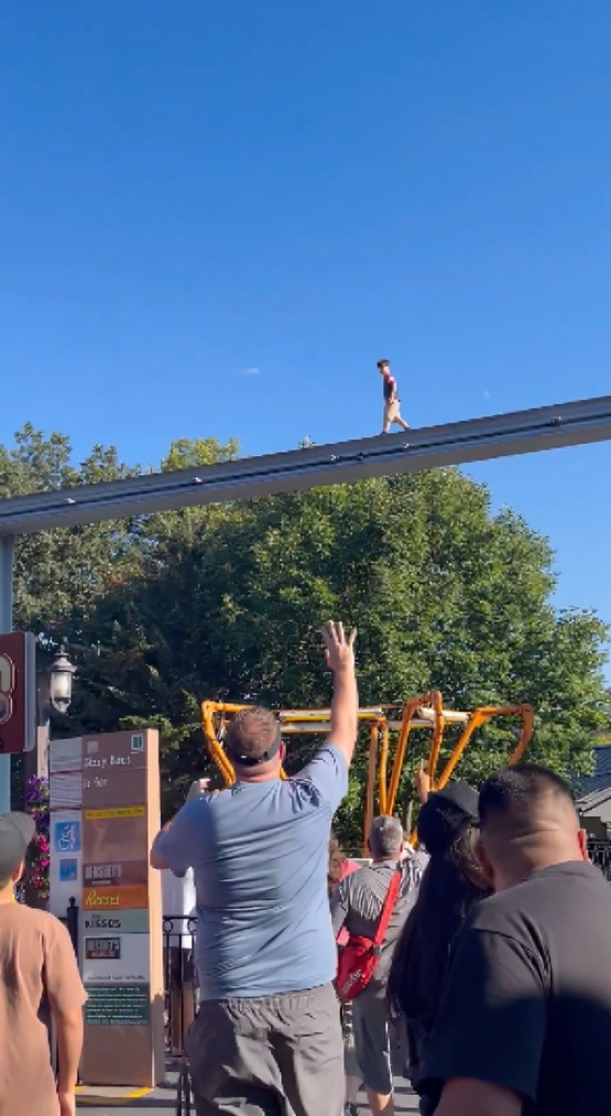 Rescatan a niño periddo de parque de atracciones en Pensilvania