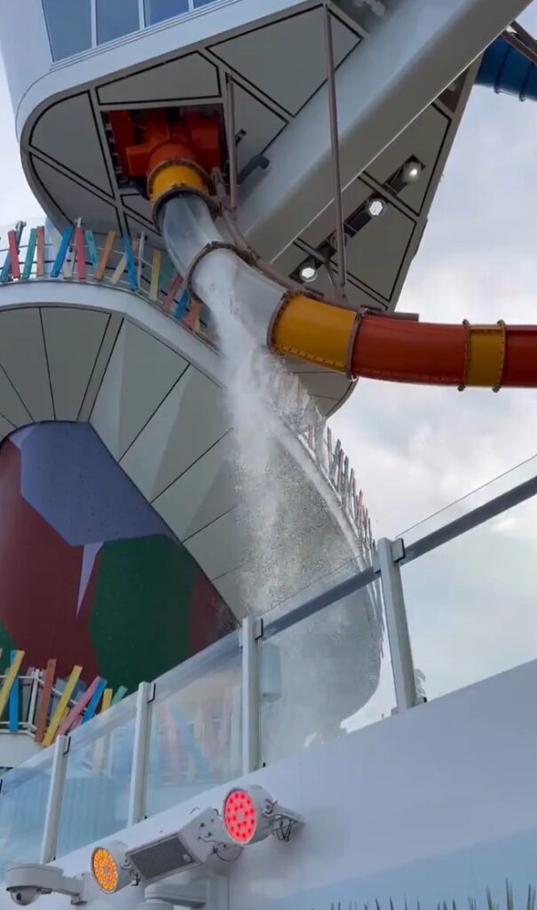 Tobogán de crucero se destroza durante viaje