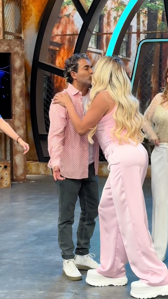 Wendy Guevara y Raúl Araiza se besan en programa